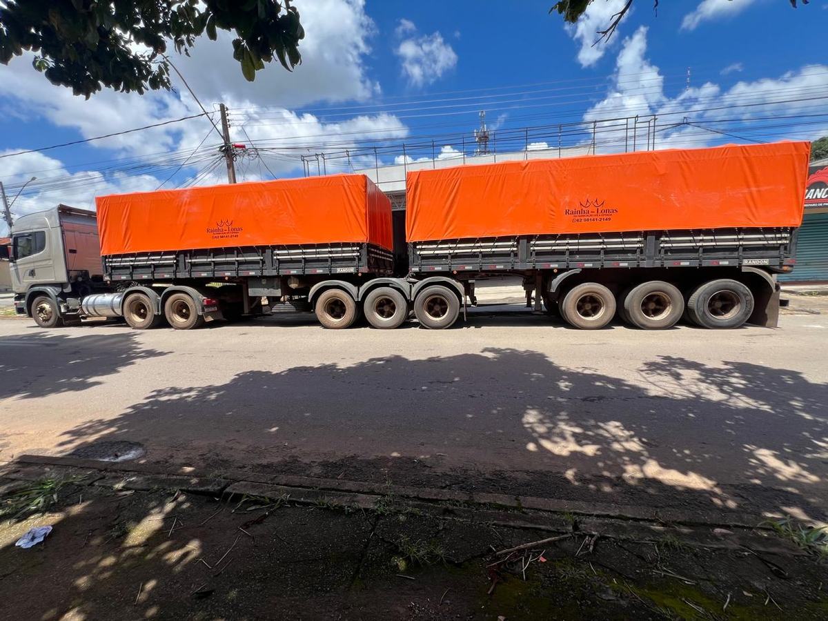 Lona instalada em graneleiro